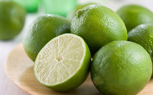 Nước chanh c&oacute; thể th&ocirc;ng tắc bồn cầu