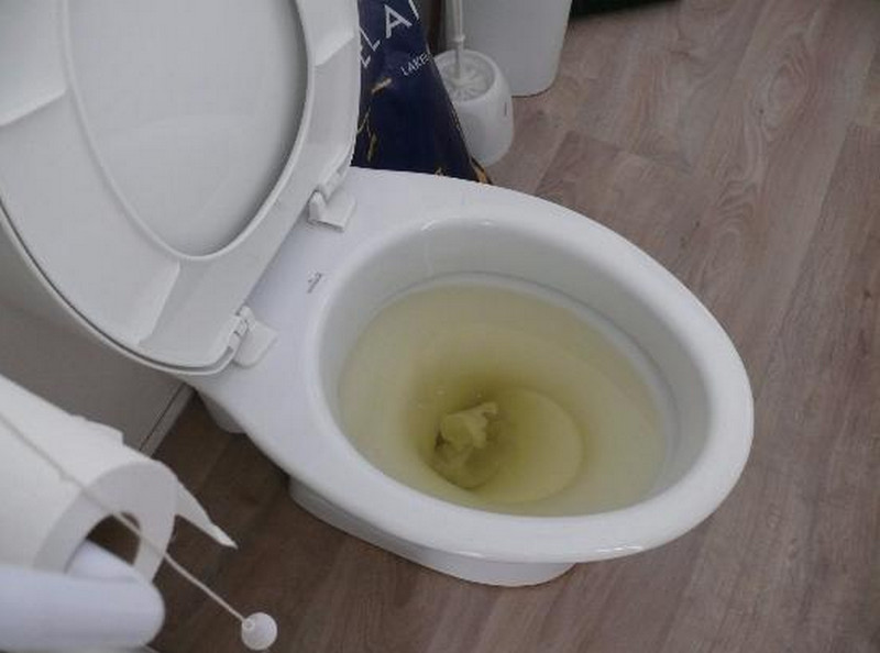 Bồn cầu tho&aacute;t nước chậm