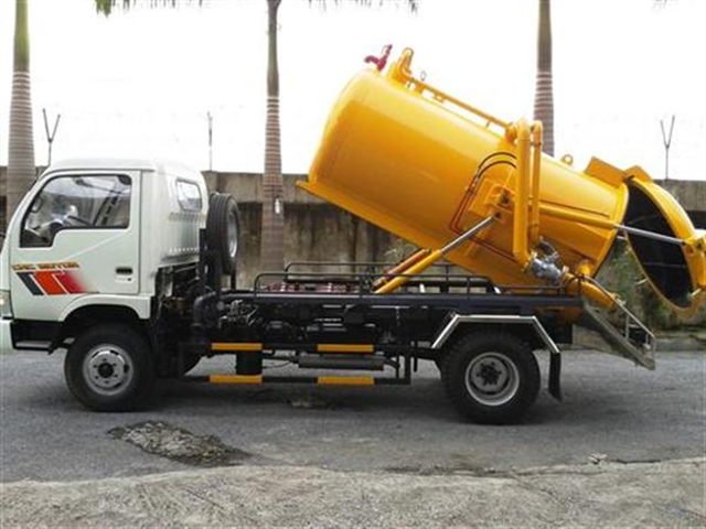 R&uacute;t hầm cầu Quốc H&ugrave;ng thực hiện định kỳ