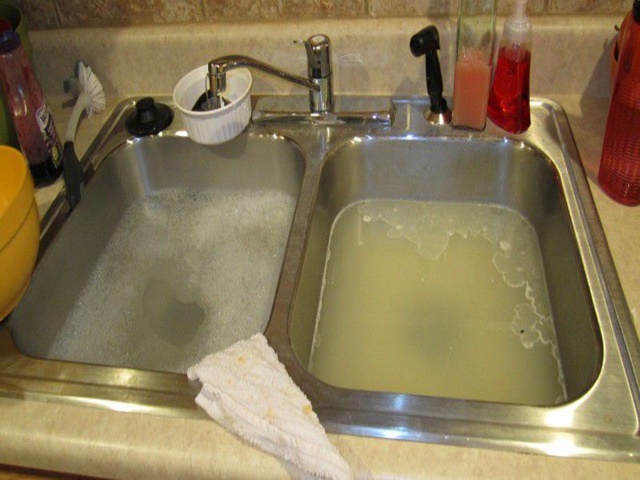 Hậu quả tắc nghẽn bồn rửa chén