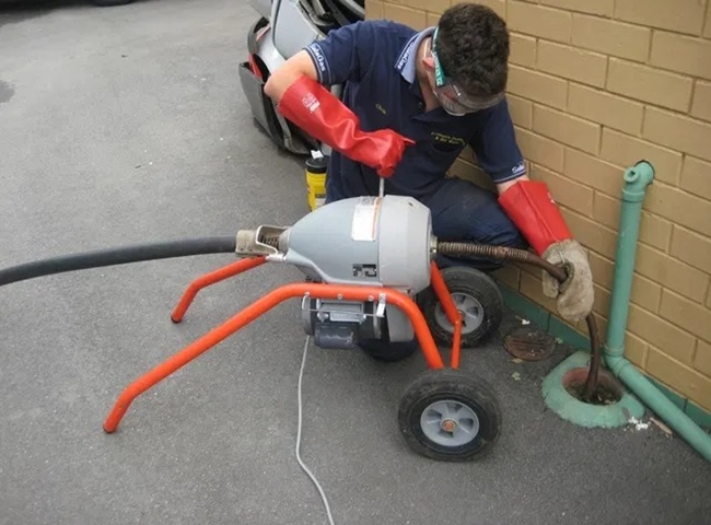 Dịch vụ thông cống nghẹt giá rẻ quận Tân Phú