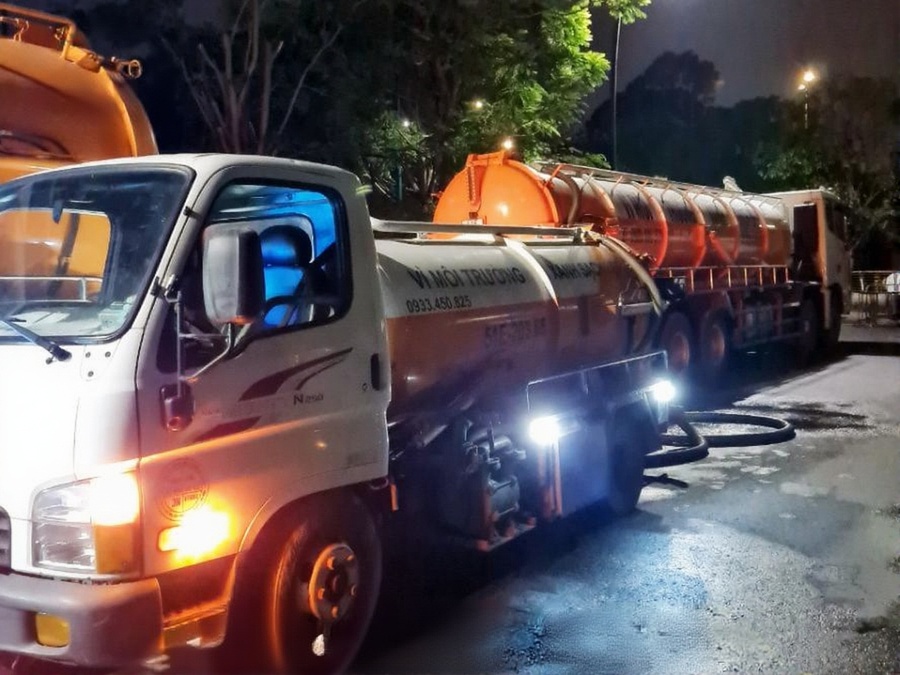 Dịch vụ thu gom b&ugrave;n thải c&ocirc;ng nghiệp Quốc H&ugrave;ng
