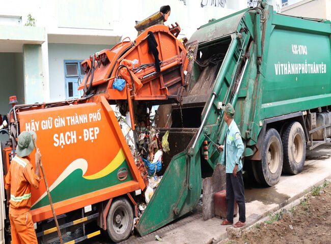 Dịch vụ thu gom r&aacute;c thải sinh hoạt nhận xử l&yacute; nhiều loại chất thải